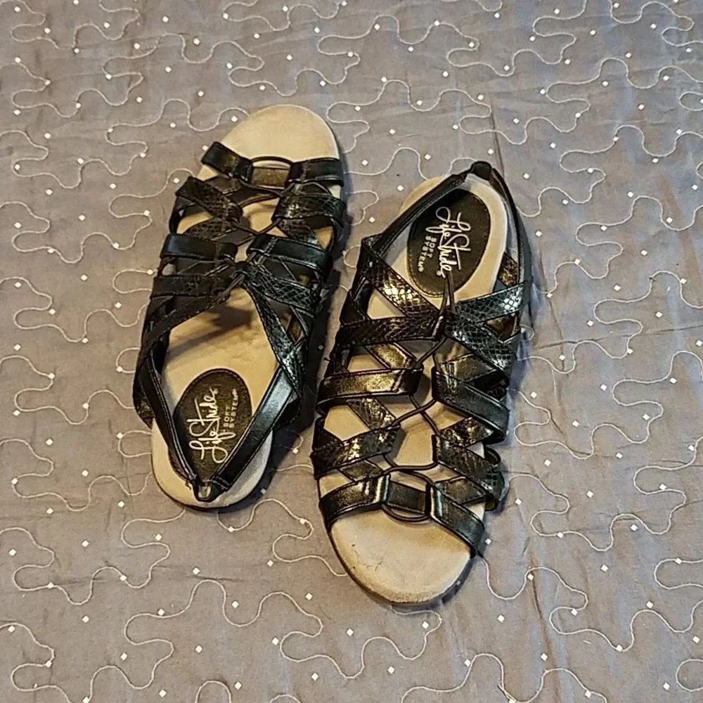 Life Stride black sandals size 7M
